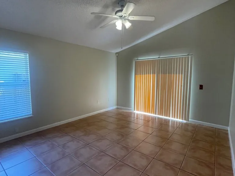 4312 Iveyglen Ave — Photo 7
