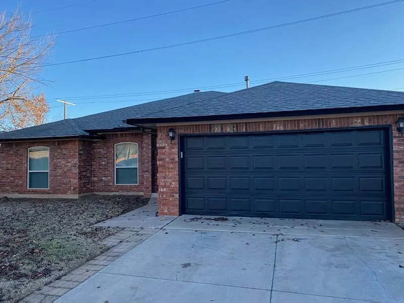 Front of home - 1100 SW 133rd Pl