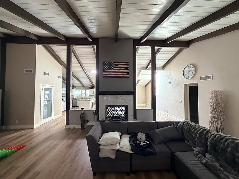 910 E Beck Ln — Photo 27