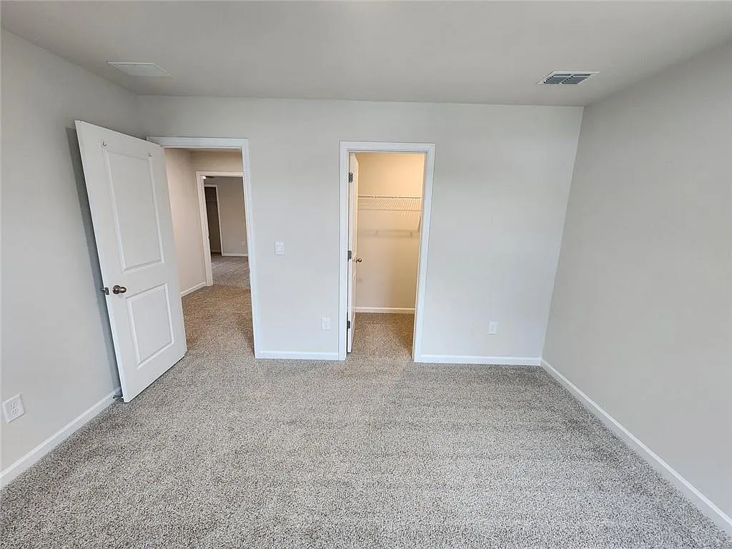 5 bed, 4.5 bath, 3252 sqft, $2,950 — Photo 3