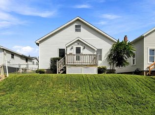 721 Groveland Pl, Dubuque, IA 52001