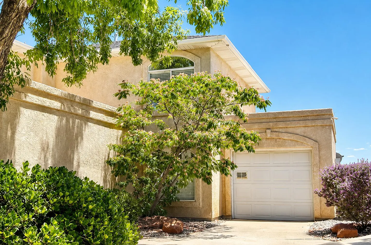 3 bed, 1225 sqft, $1,750 — Photo 1
