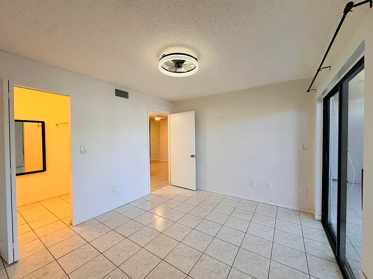 809 NE 199th St #105-7 — Photo 8