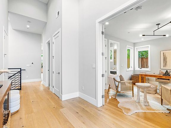 4th image of 3751 El Centro St