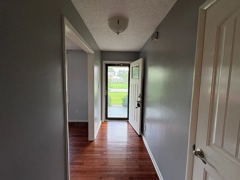 125 Meadow Dr — Photo 3