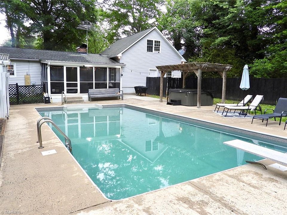 1st image of 180 Sharmill Dr
