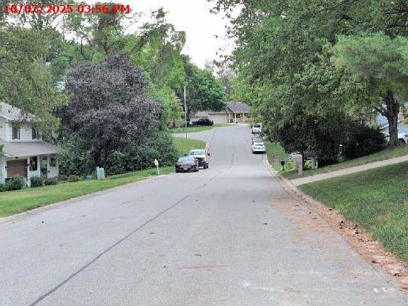 Exterior Neighborhood (street photo)