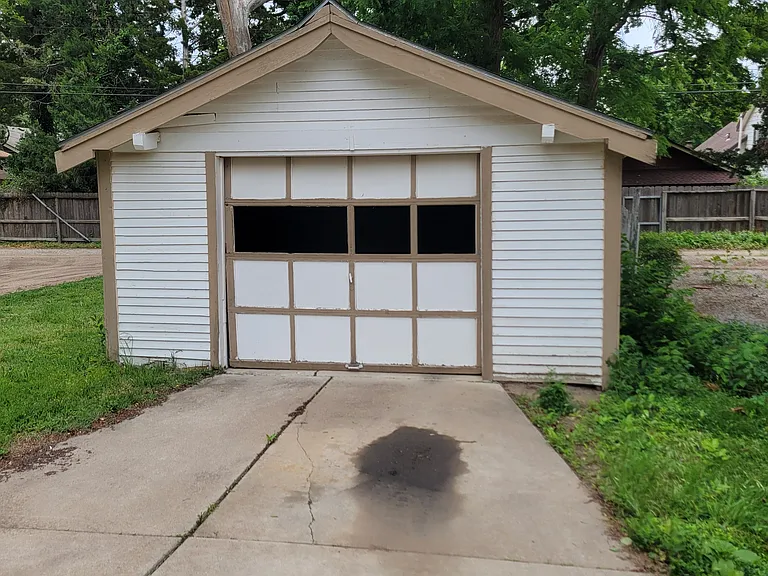 746 N Woodrow Ave — Photo 3