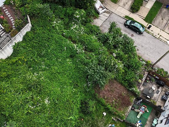 4th image of 251 Ripka St