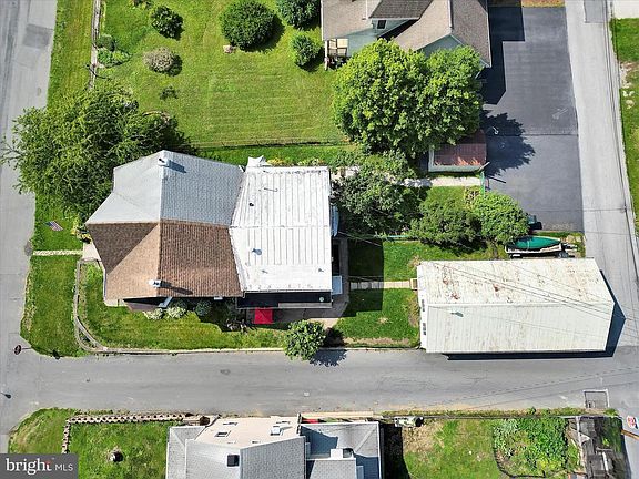 5th image of 82 Front St