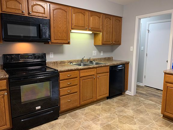 4th image of 1112 Tamarack Ln