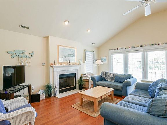 3rd image of 1418 Central Ave #2