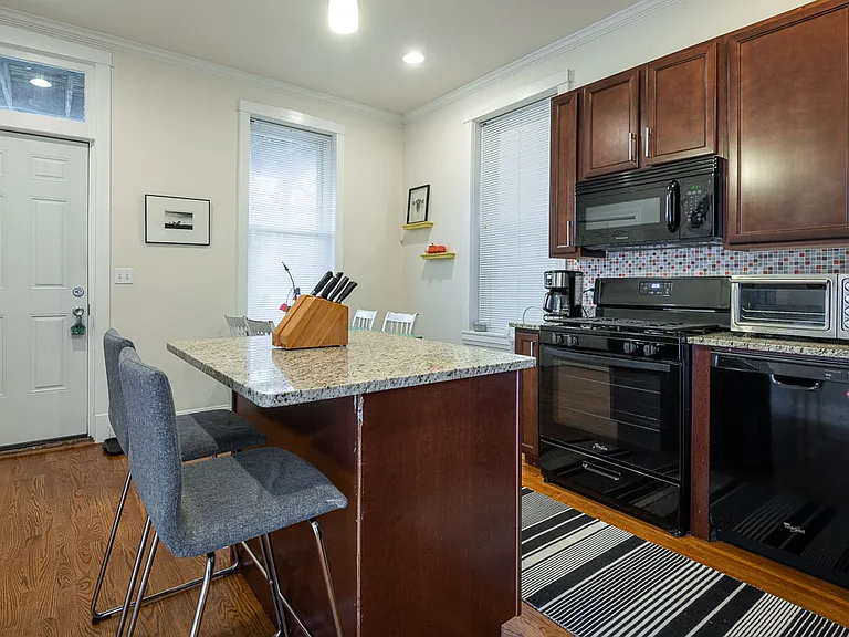 2324 W Medill Ave #1 — Photo 4