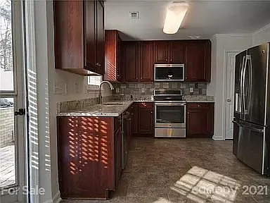 19015 Kanawha Dr — Photo 11