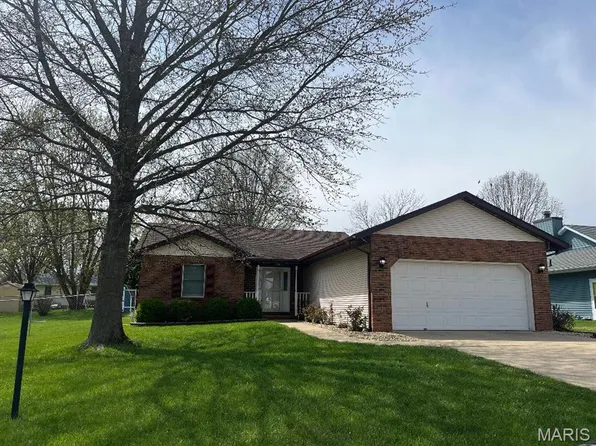 421 Chelsea Ct, Godfrey, IL 62035