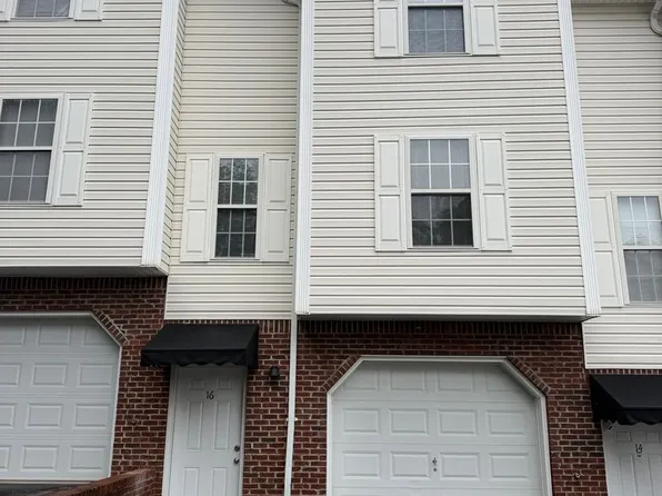 12 Ivy Ct, Johnson City, TN 37615