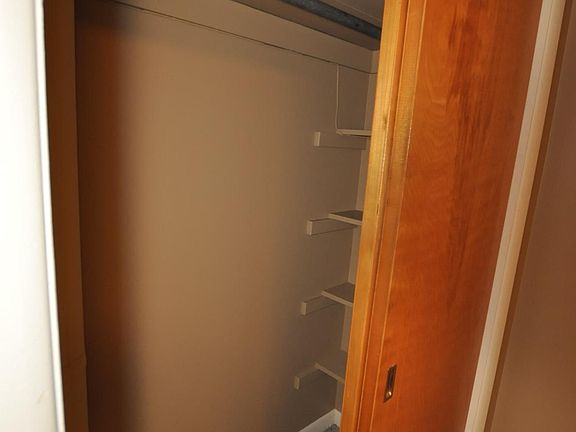 5th image of 1121 Kendall St