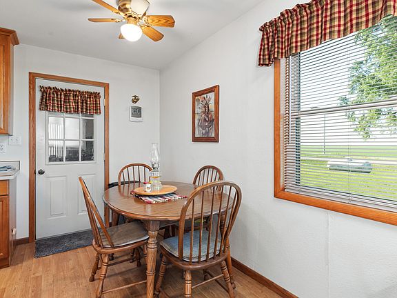 4th image of 3901 Queens Ave