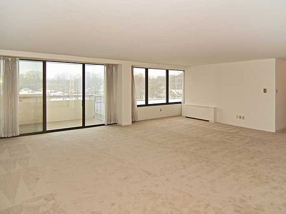 5th image of 4000 N Meridian St APT 4H