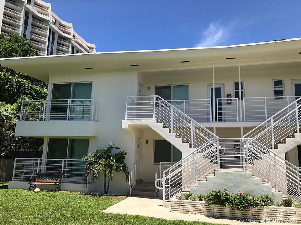 1st image of 1329 NE 105th St APT 3