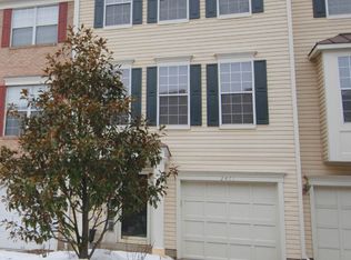 2471 Clover Field Cir, Herndon, VA 20171