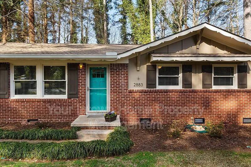 3 bed, 1.5 bath, 1431 sqft, $2,375 — Photo 4