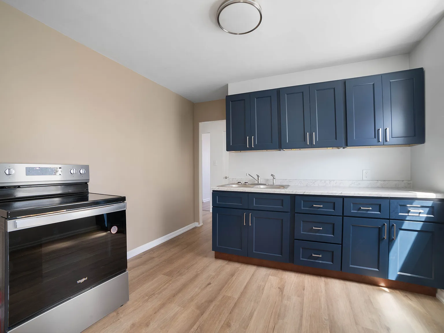 1 bed, 1200 sqft, $1,350 — Photo 1