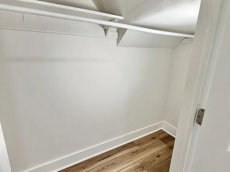 699 Stanley St — Photo 11