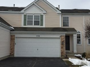 736 Savannah Ln, Crystal Lake, IL 60014