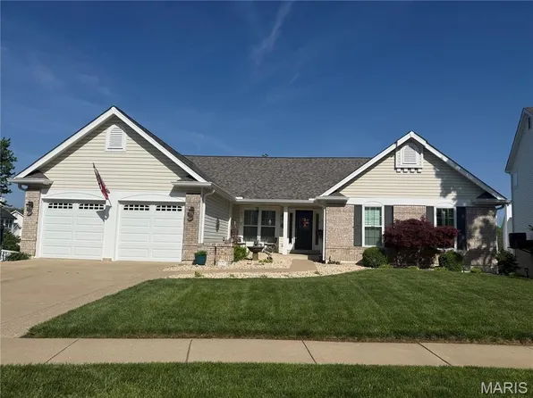 7052 Black Horse Dr, O'Fallon, MO 63368