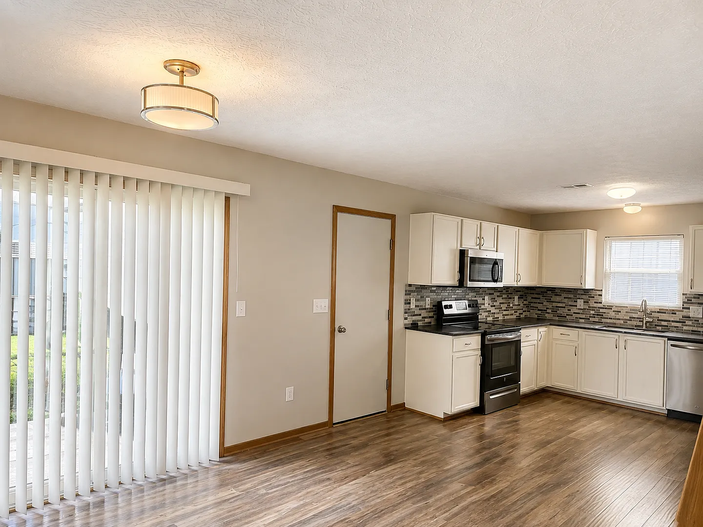 Coming Soon! 3 BR/2BA | Newly Renovated Single Family Home | 1-Car Garage Parking |In Columbus! — Photo 3