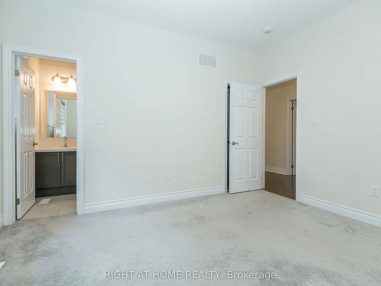 8 Monarch Dr — Photo 31