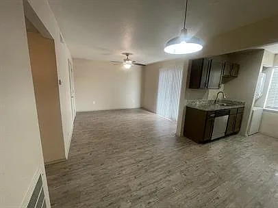 1500 N Carroll Ave — Photo 2