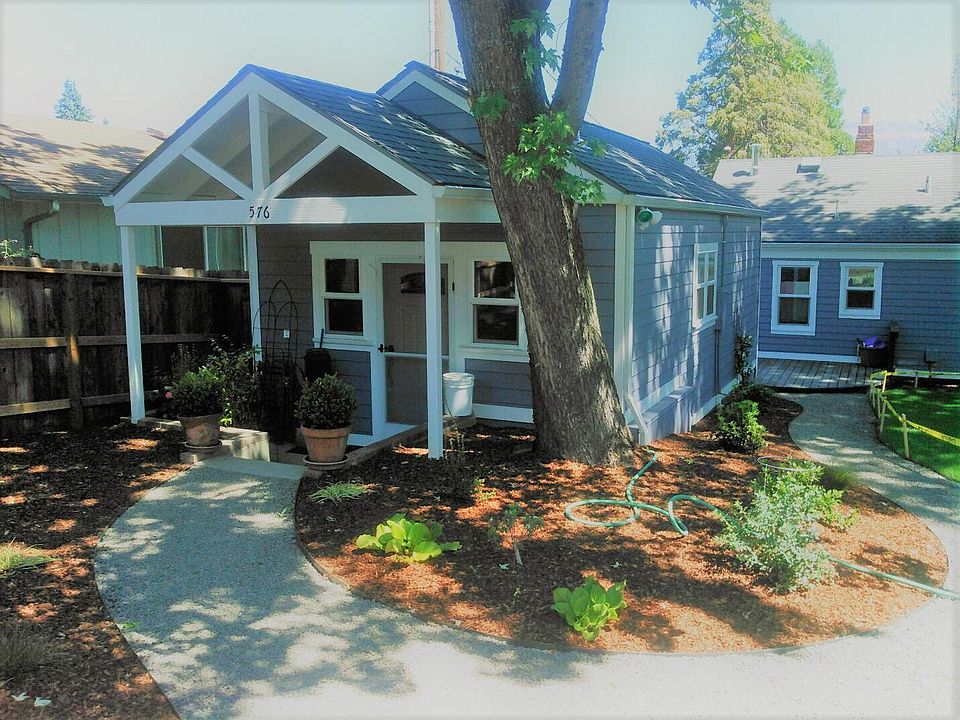 Entry to cottage and pathway to main house behind cottage