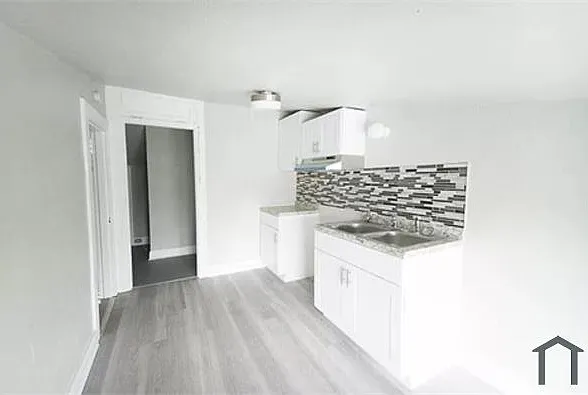 27 Margaret St #5