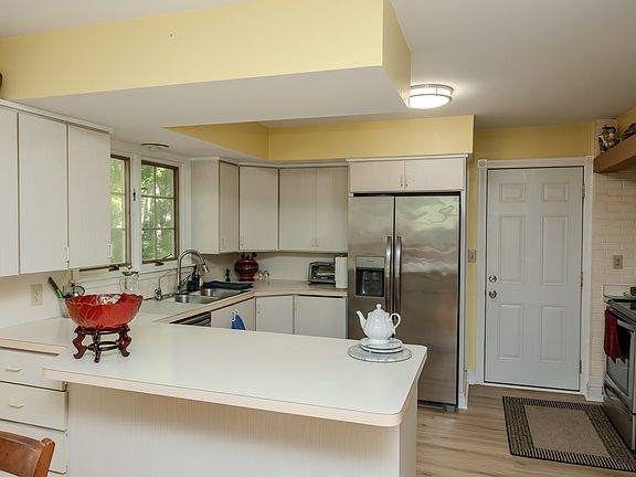 5th image of 1958 W Twin Oaks Ct