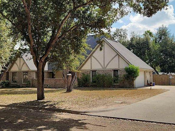 4th image of 2214 Village Dr