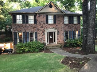 2501 Old Oak Ln, Vestavia, AL 35243
