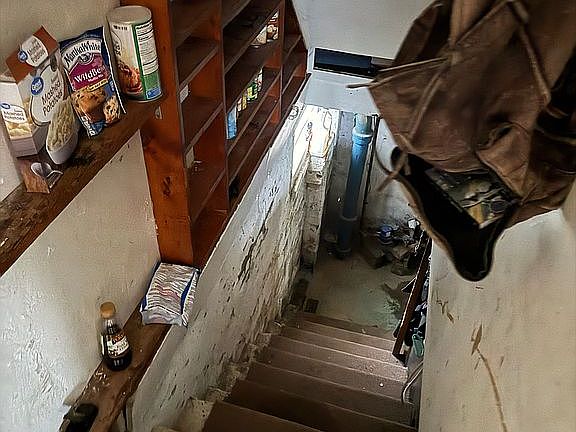 3rd image of 207 Russell St