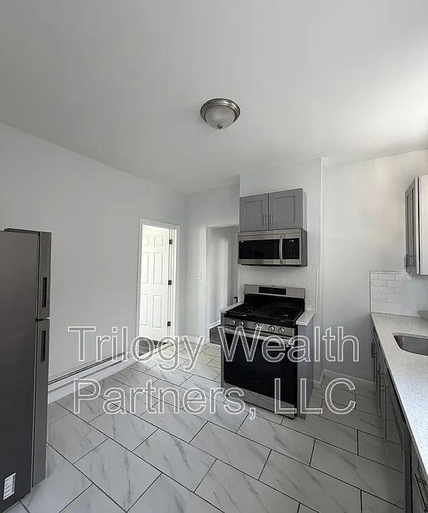 59 N 15th St #3