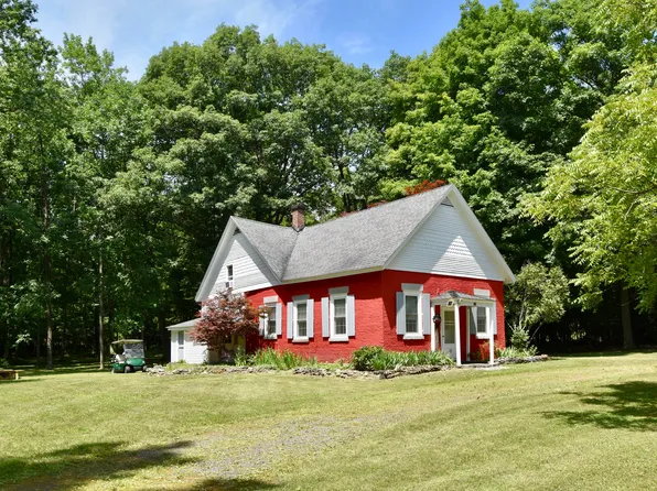 721 Point Rd, Willsboro, NY 12996