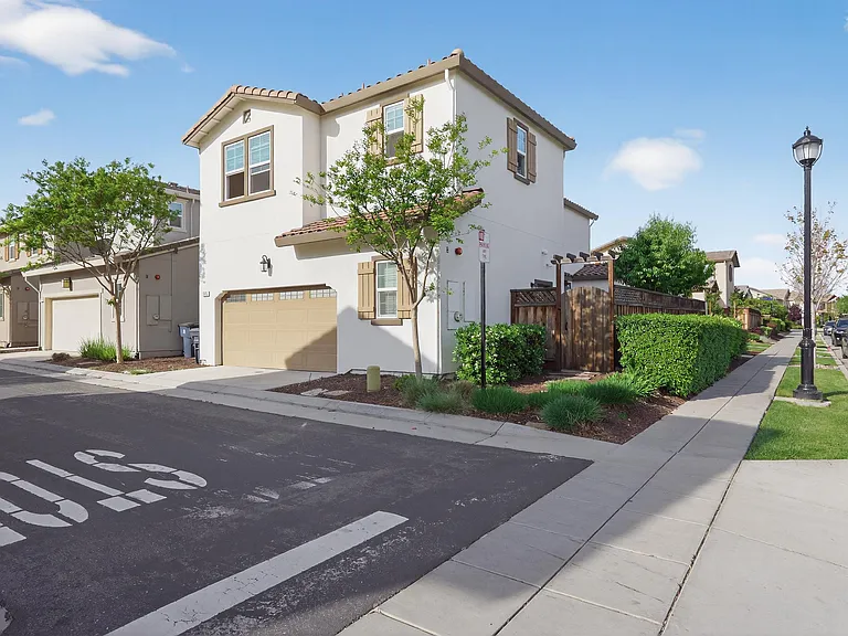 1005 S Fowler Ln — Photo 22
