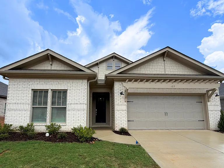 137 Clift Creek Dr — Photo 1
