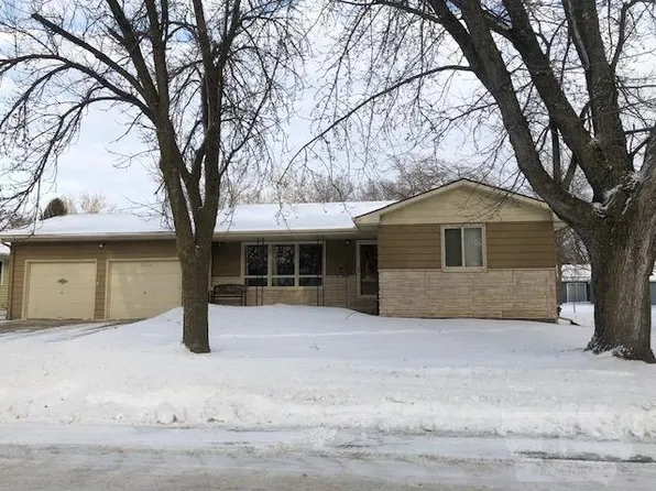 515 N 13th St, Forest City, IA 50436