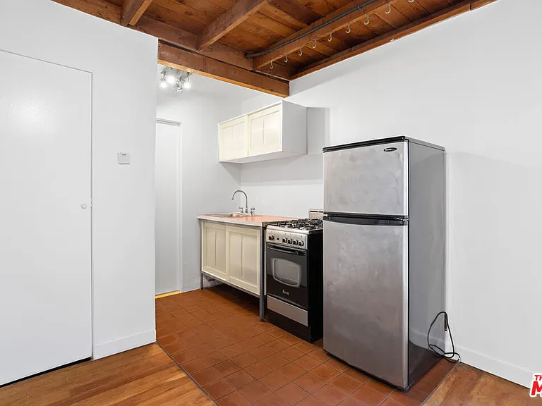 24 Westminster Ave #4 — Photo 10