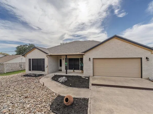 208 Red Oak Ln, Ingram, TX 78025