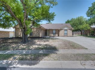 507 Evergreen Dr, Euless, TX 76040