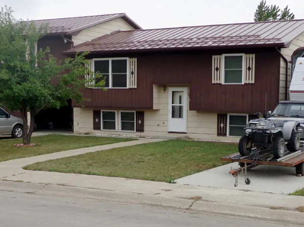 919 Park Dr, Belle Fourche, SD 57717