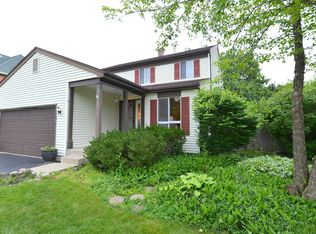 582 Cortland Dr, Lake Zurich, IL 60047