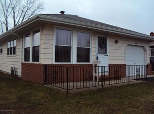 11 Bonaire Dr, Toms River, NJ 08757